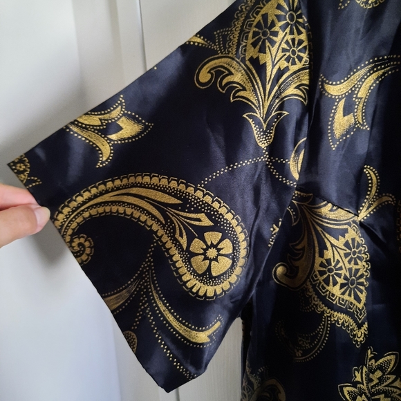 Vintage Satin Oriental Style Robe - Picture 6 of 10
